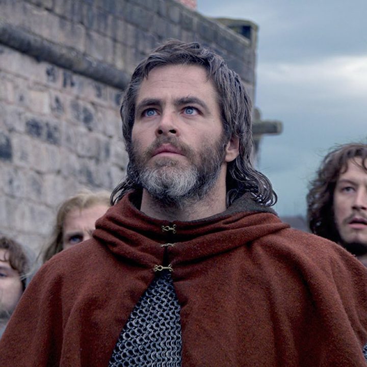Chris Pine stands in front of a crowd in Outlaw King.