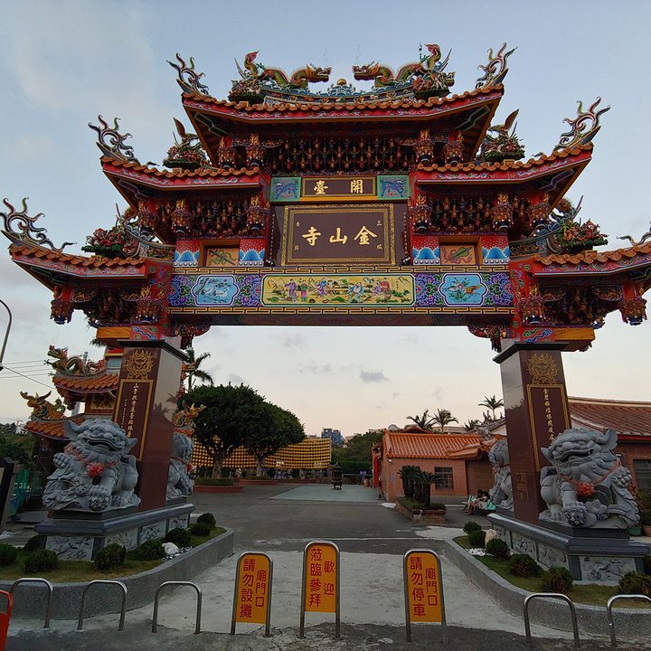 huawei mate 20 pro vs lg g7 asus rog phone camera shootout wide angle temple