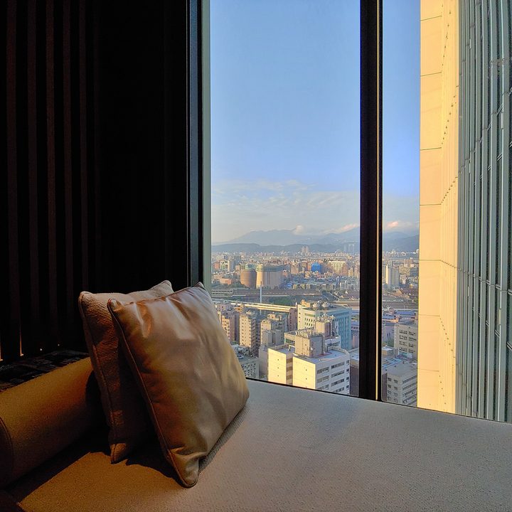 huawei mate 20 pro vs lg g7 asus rog phone camera shootout wide angle w hotel