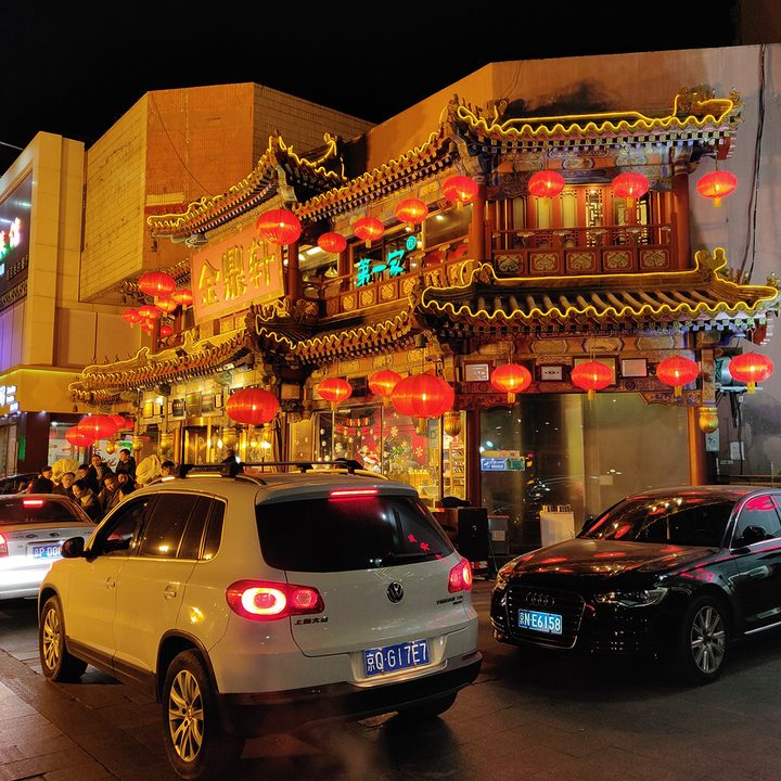 oneplus 6t honor 8x xiaomi mi 8 pro pocophone f1 camera shootout beijing restaurant