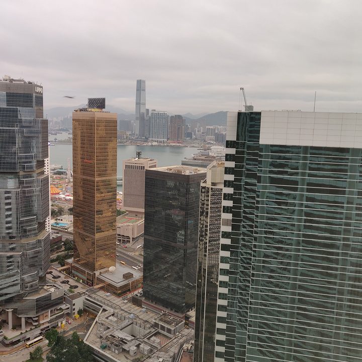 oneplus 6t honor 8x xiaomi mi 8 pro pocophone f1 camera shootout hong kong window