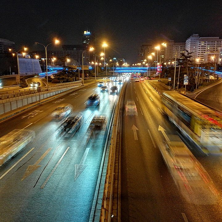 oneplus 6t honor 8x xiaomi mi 8 pro pocophone f1 camera shootout night traffic
