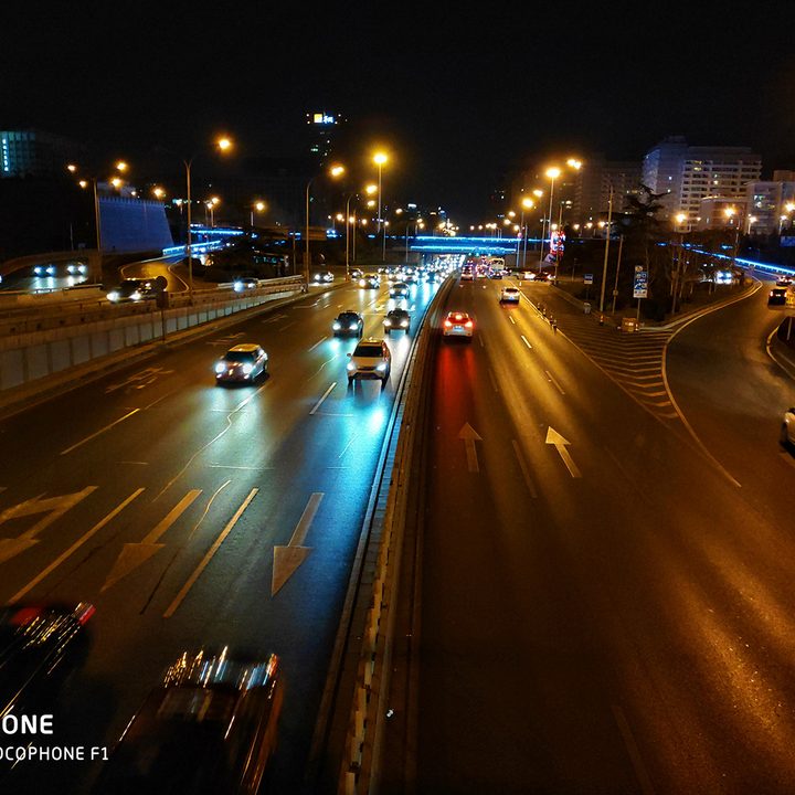 oneplus 6t honor 8x xiaomi mi 8 pro pocophone f1 camera shootout night traffic