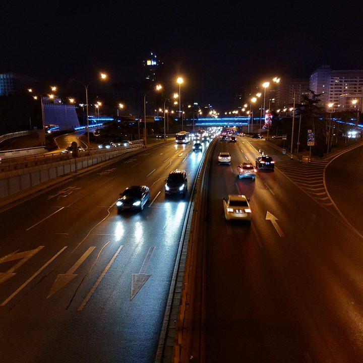 oneplus 6t honor 8x xiaomi mi 8 pro pocophone f1 camera shootout night traffic