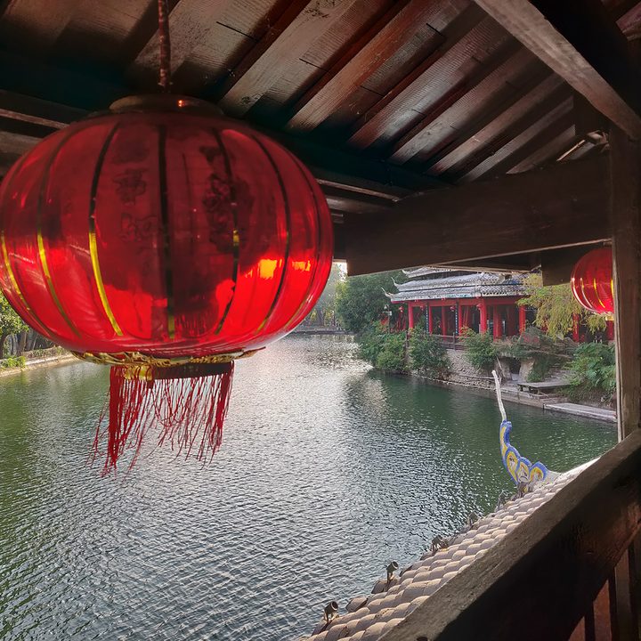oneplus 6t honor 8x xiaomi mi 8 pro pocophone f1 camera shootout shenzhen lantern