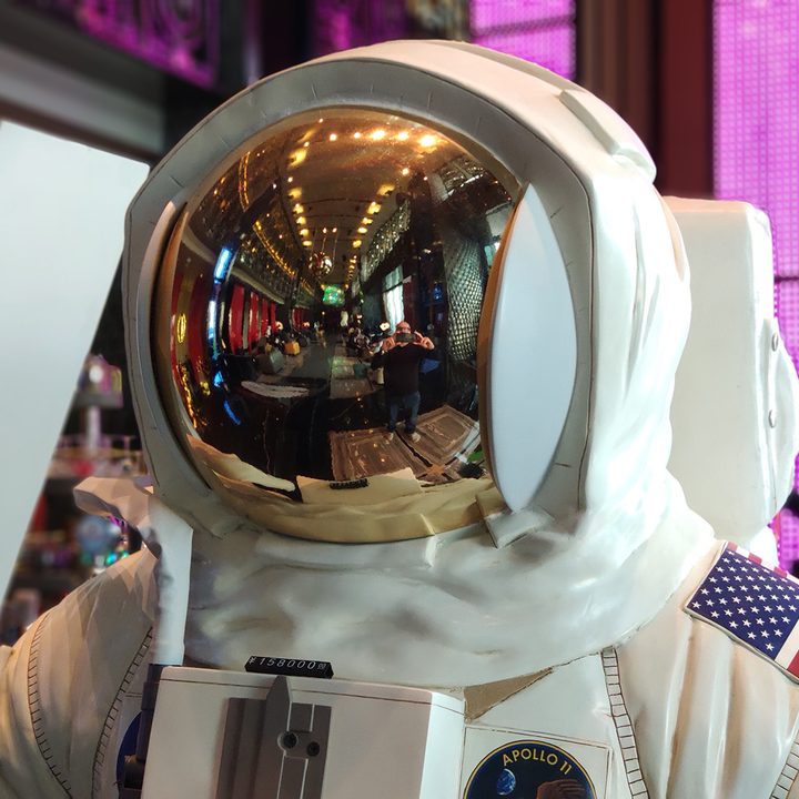 oneplus 6t honor 8x xiaomi mi 8 pro pocophone f1 camera shootout spacesuit bokeh