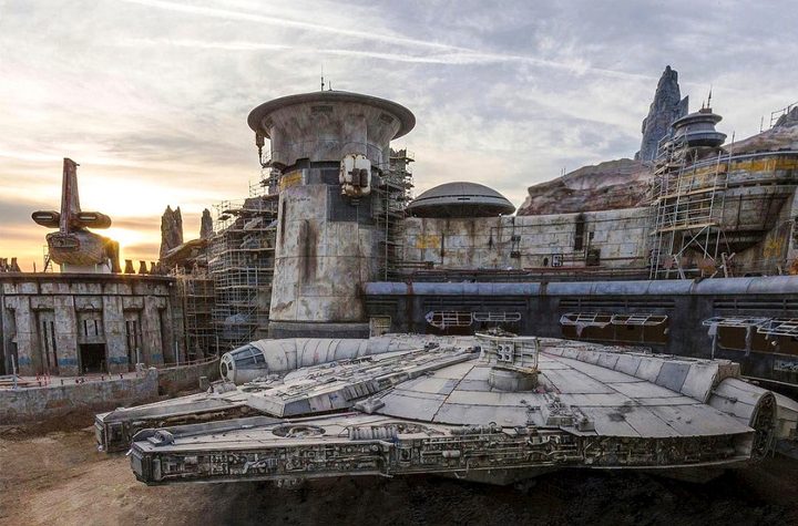 Star Wars: Galaxy's Edge Millennium Falcon