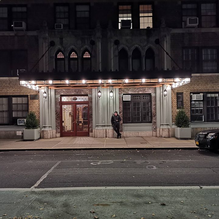 google pixel 3 night sight vs huawei mate 20 pro mode camera shootout waiting