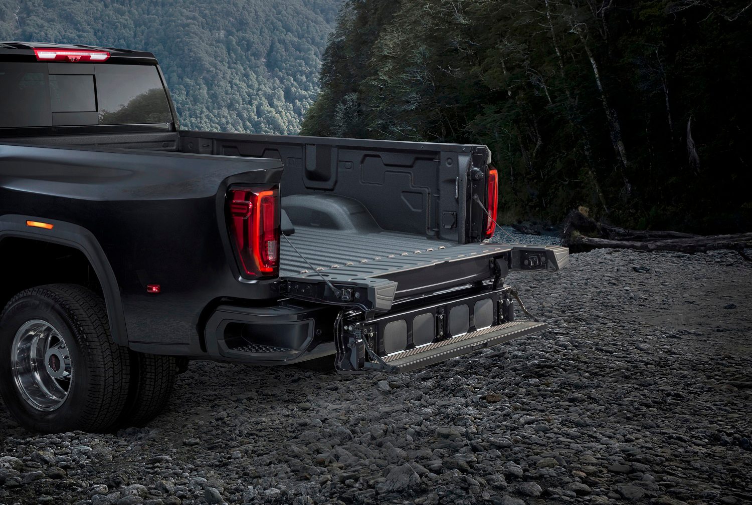 2020 gmc sierra hd boasts world class trailering tech 3500 denali