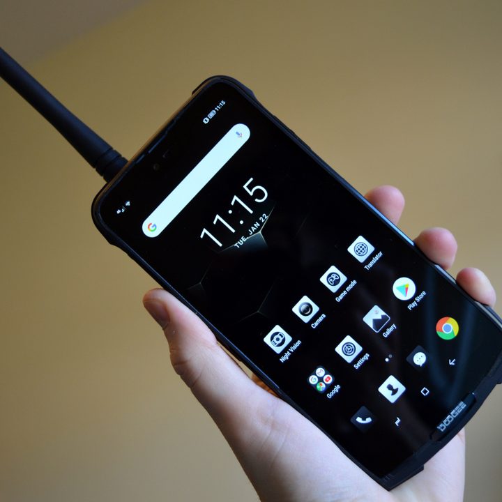 doogee s90 product impressions walkie talkie in hand