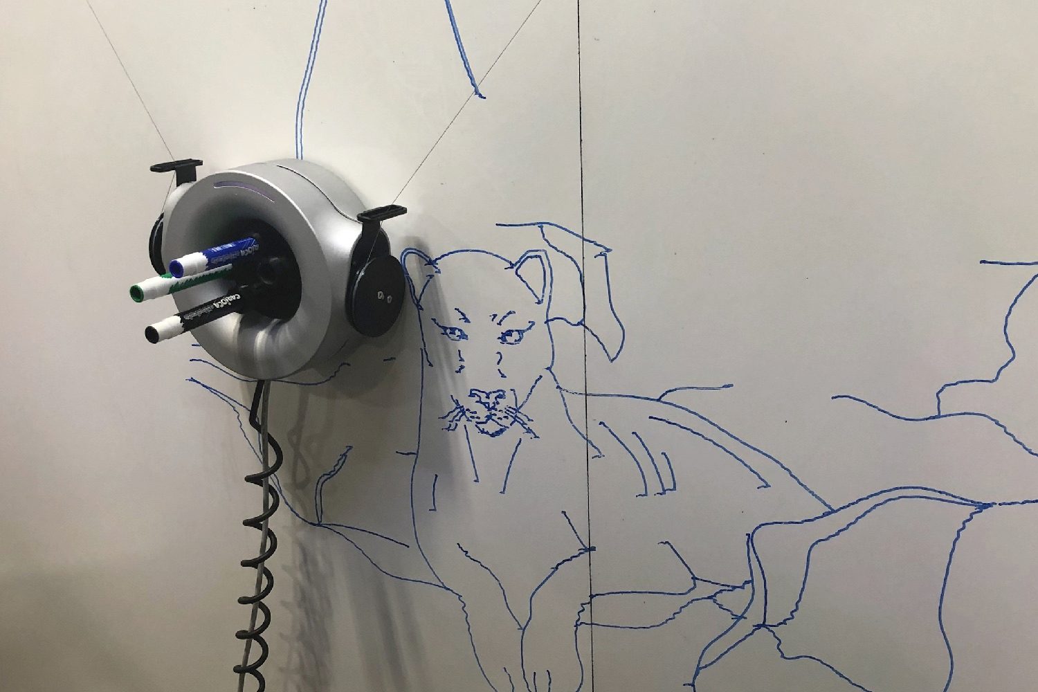 scribit wall drawing robot ces 2019 floor photo 1