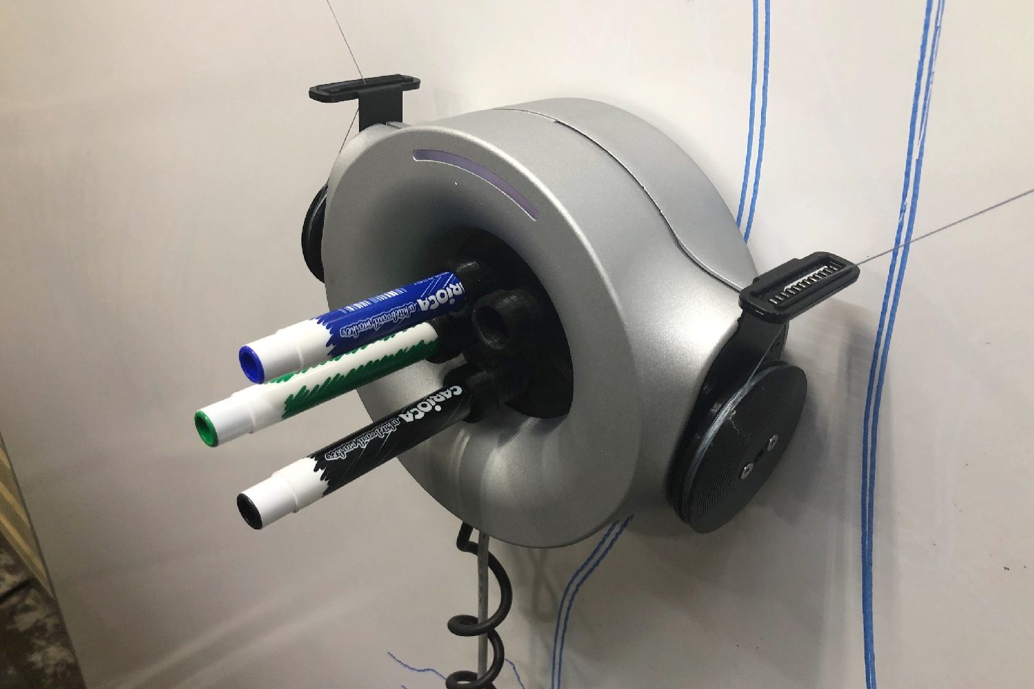 scribit wall drawing robot ces 2019 floor photo 2