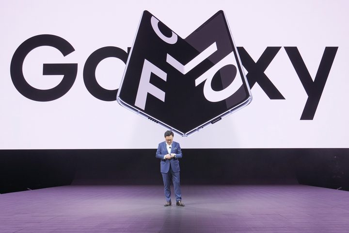 Samsung Galaxy Fold Announcement | Samsung Unpacked