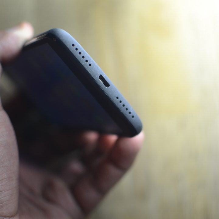 alcatel-avalon-v-charging