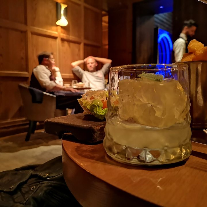 huawei p30 pro p20 mate 20 camera shootout cam comp drink