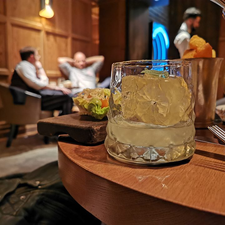 huawei p30 pro p20 mate 20 camera shootout cam comp drink