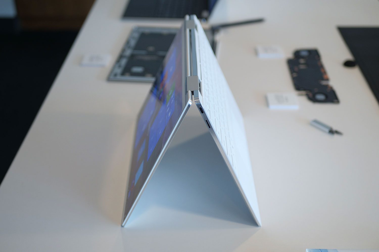 Dell XPS 13 2-in-1 vs. Dell XPS 13 (2020) - Digital Trends
