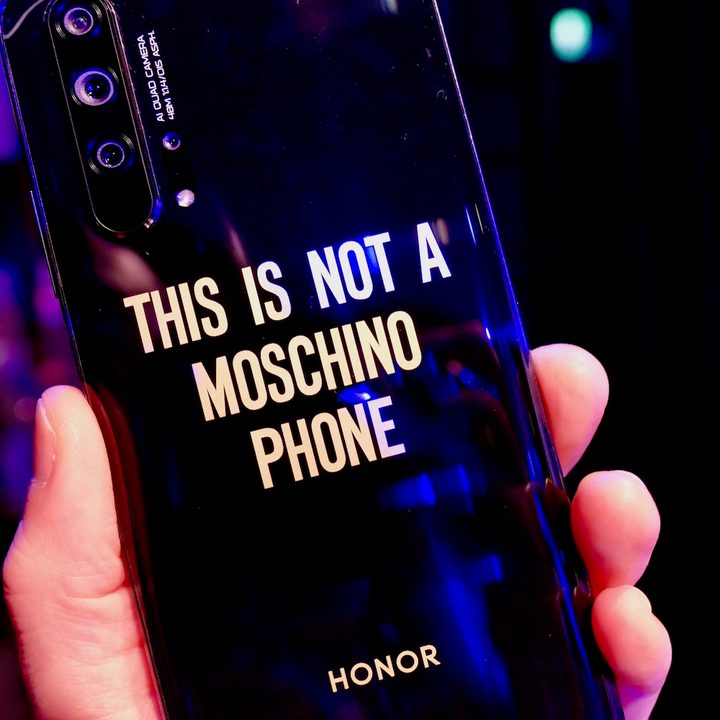 honor 20 news pro moschino back close