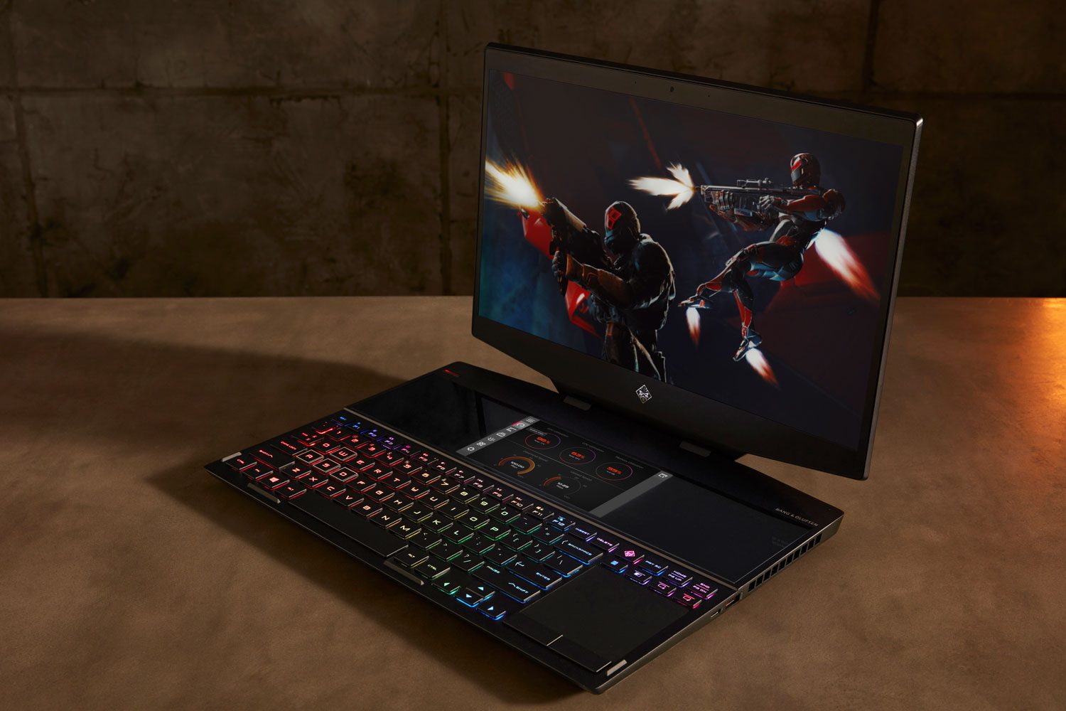 HP OMEN by HP Laptop（第2世代） HP packs second screens, liquid metal, and RTX graphics in new