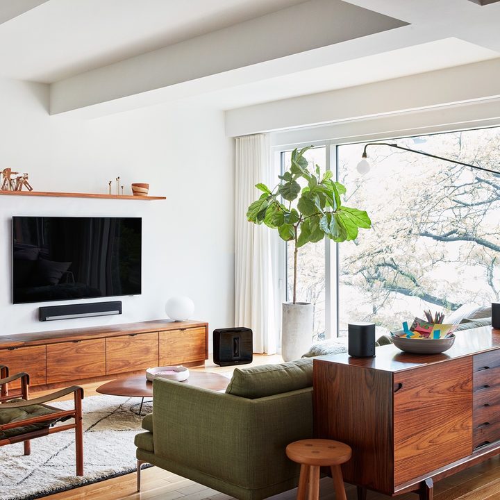 Sonos Playbar mounted under a TV.