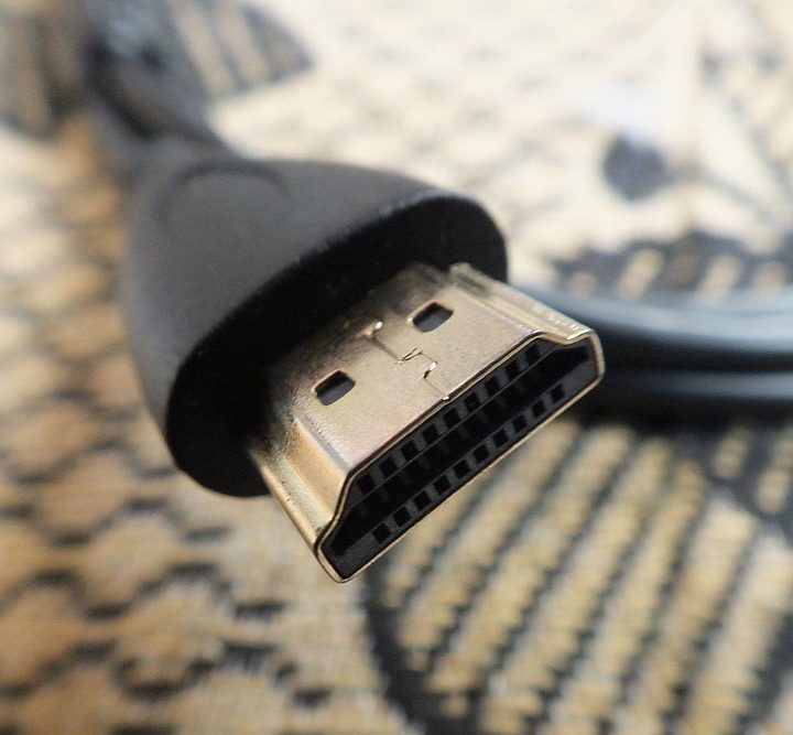 DisplayPort cable