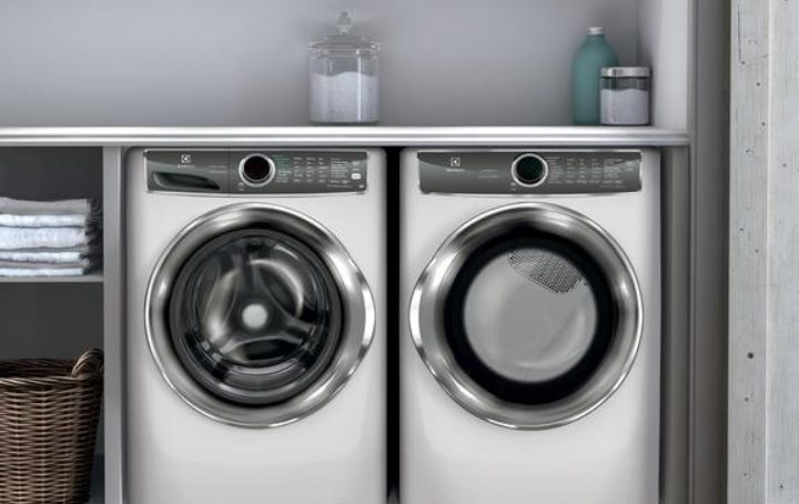 The Electrolux EFME627UIW in a laundry room.