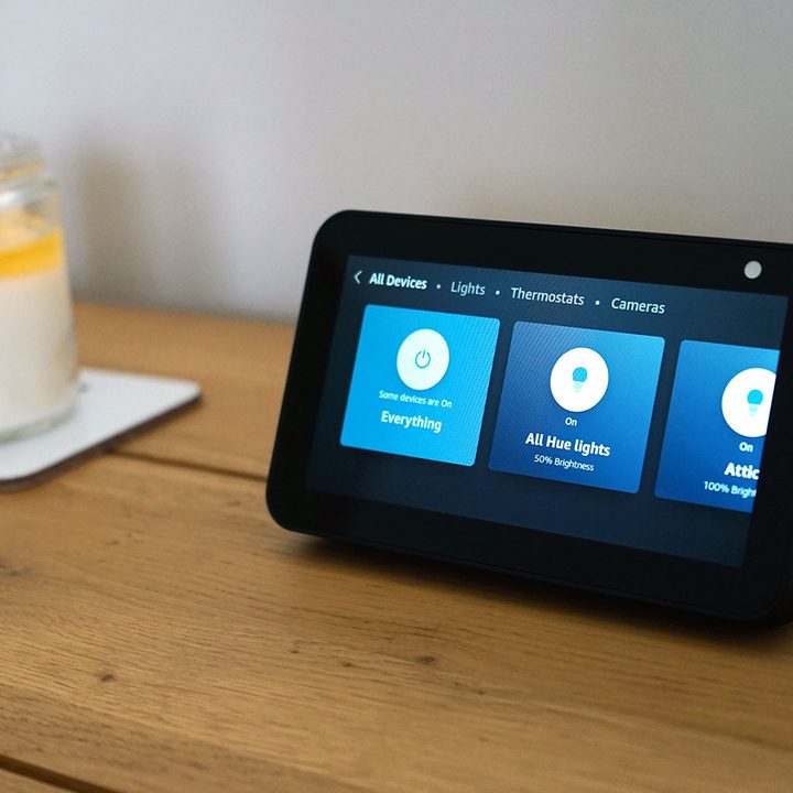 Amazon Echo Show 5 placed on top off wooden table.