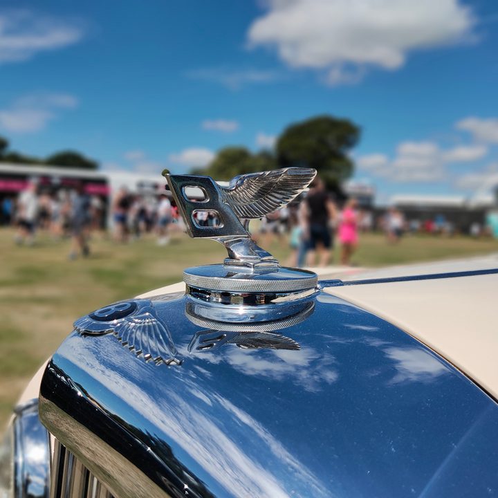huawei p30 pro vs oppo reno 10x zoom camera shootout bentley bokeh
