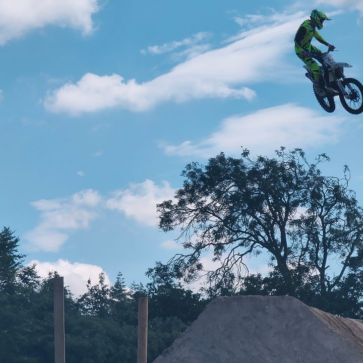 huawei p30 pro vs oppo reno 10x zoom camera shootout bike 6x