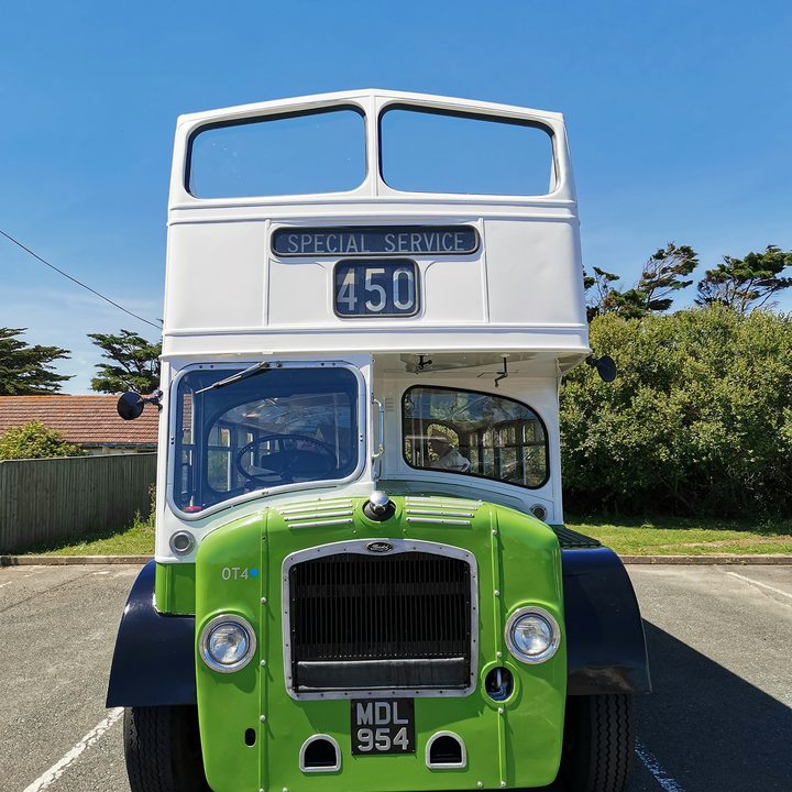 pixel 3a honor 20 xperia 10 plus motorola one vision camera shootout bus