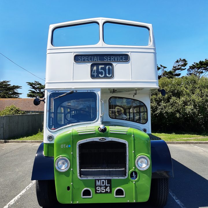 pixel 3a honor 20 xperia 10 plus motorola one vision camera shootout bus