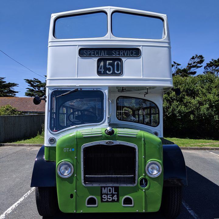 pixel 3a honor 20 xperia 10 plus motorola one vision camera shootout bus