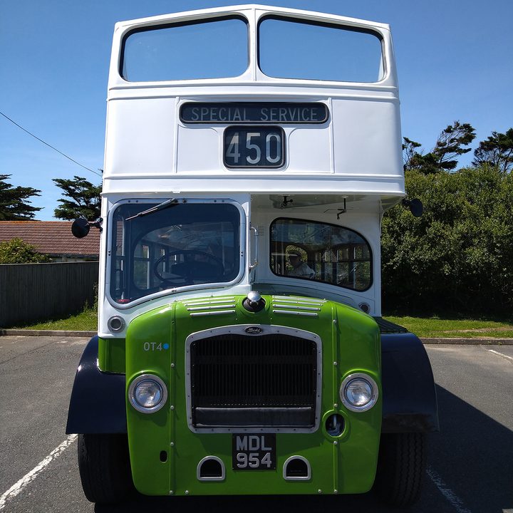 pixel 3a honor 20 xperia 10 plus motorola one vision camera shootout bus