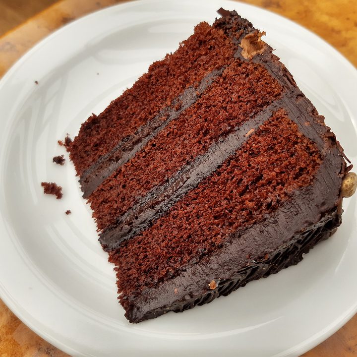 pixel 3a honor 20 xperia 10 plus motorola one vision camera shootout cake