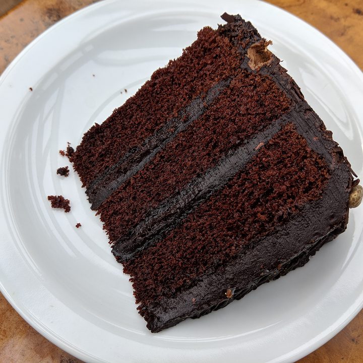 pixel 3a honor 20 xperia 10 plus motorola one vision camera shootout cake