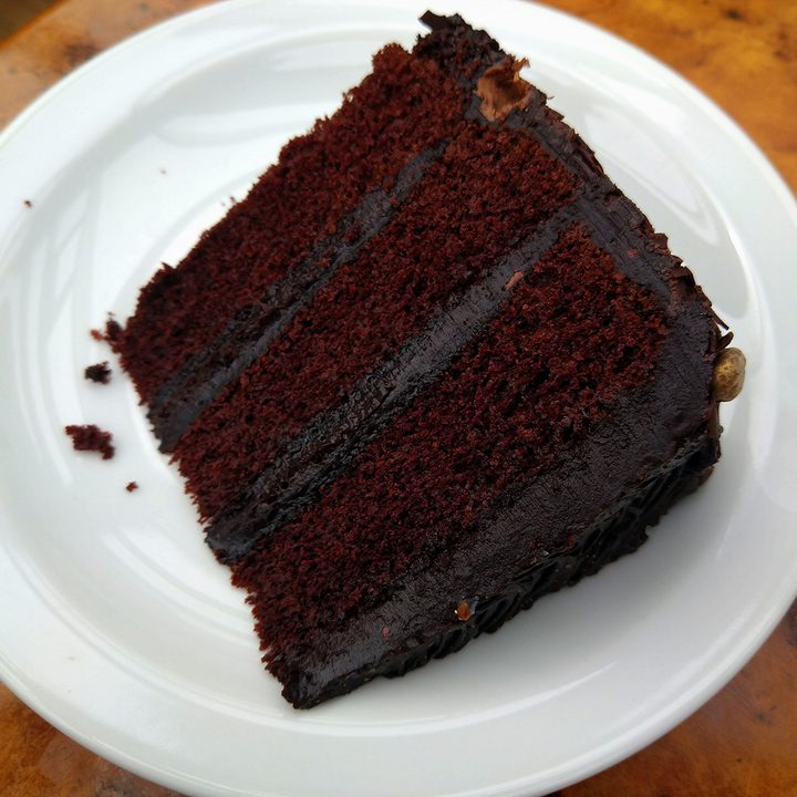 pixel 3a honor 20 xperia 10 plus motorola one vision camera shootout cake