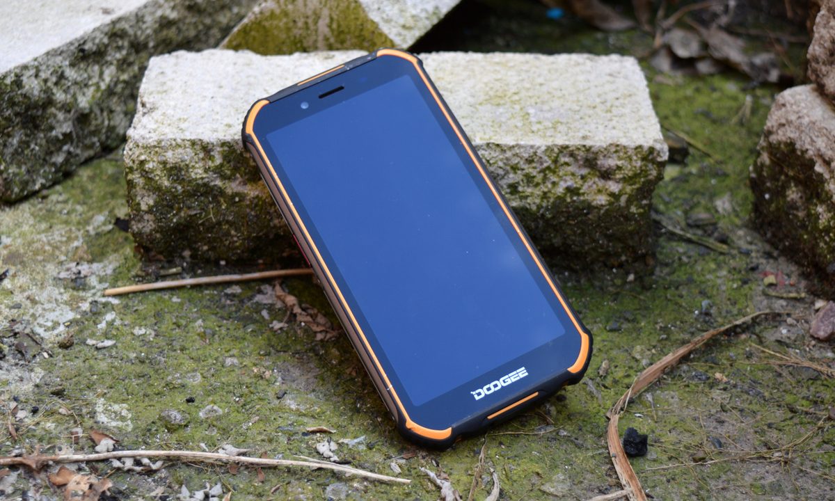 doogee s40 review sssh its tired and resting on a stone