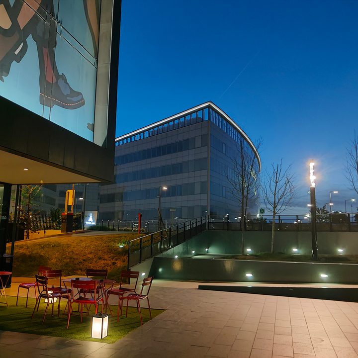 huawei p30 pro vs oppo reno 10x zoom camera shootout hotel night
