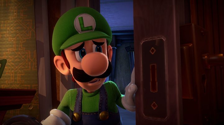 Luigi entering a mansion apprehensively.