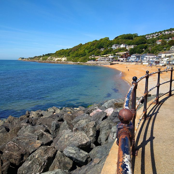 pixel 3a honor 20 xperia 10 plus motorola one vision camera shootout seaside