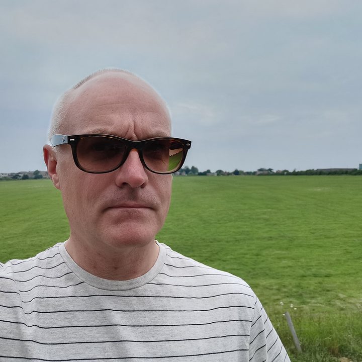 pixel 3a honor 20 xperia 10 plus motorola one vision camera shootout selfie