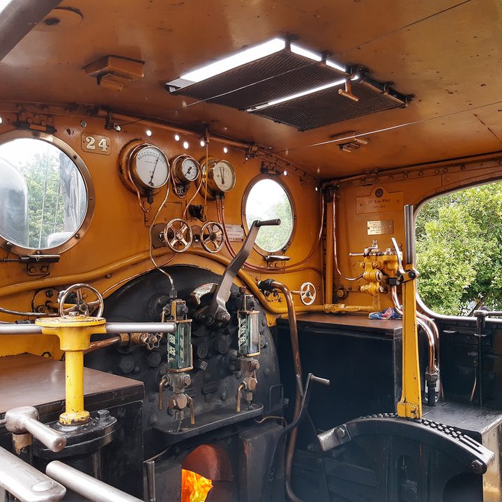 pixel 3a honor 20 xperia 10 plus motorola one vision camera shootout train cabin