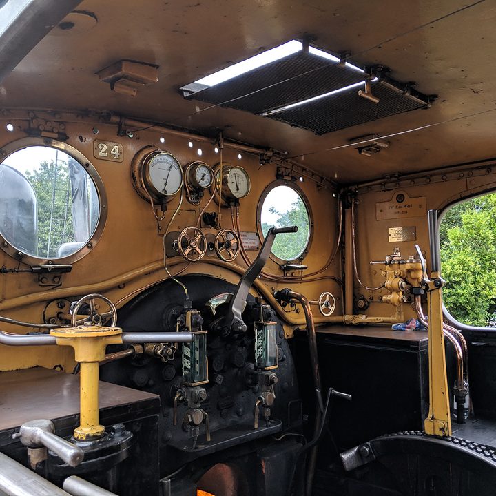 pixel 3a honor 20 xperia 10 plus motorola one vision camera shootout train cabin