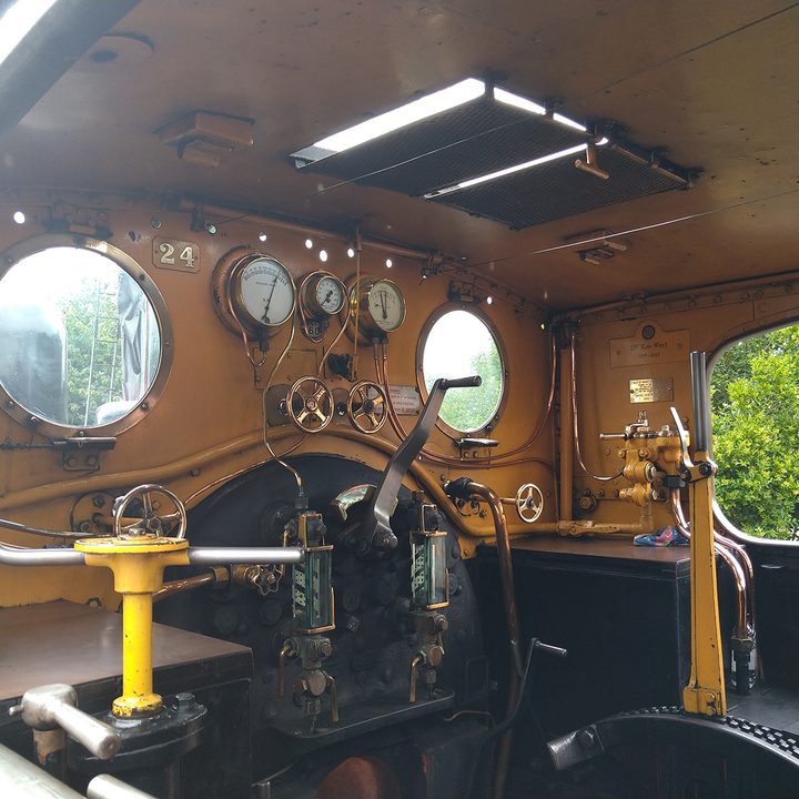pixel 3a honor 20 xperia 10 plus motorola one vision camera shootout train cabin