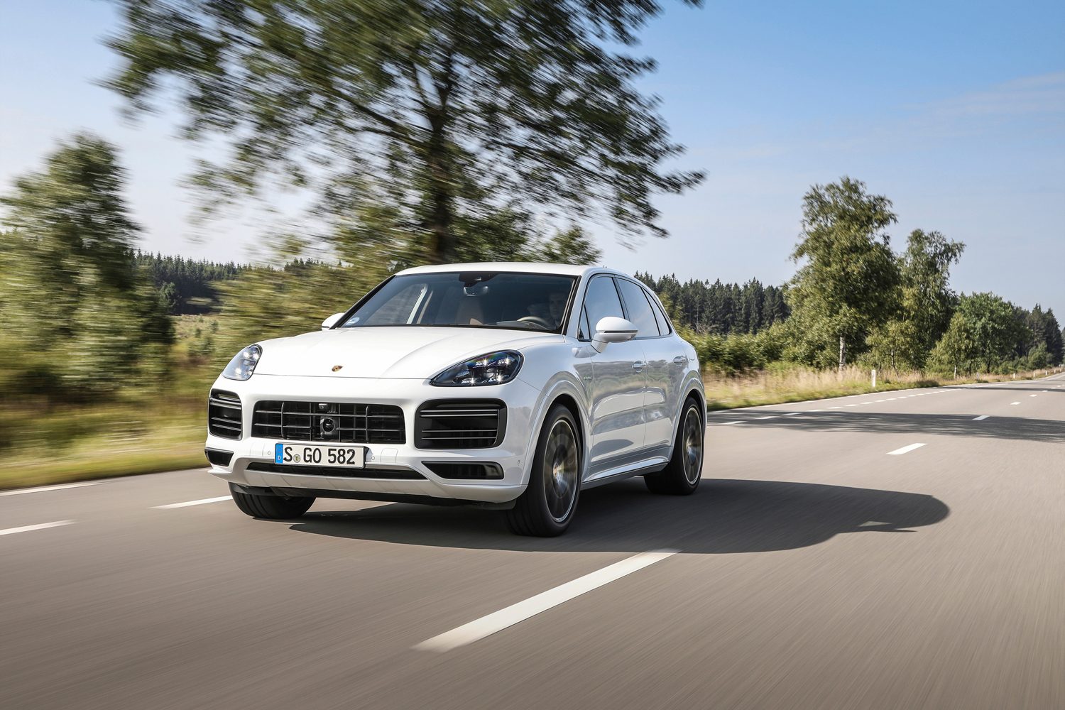 2020 porsche cayenne turbo s e hybrid delivers 670 hp electrified punch tseh 1