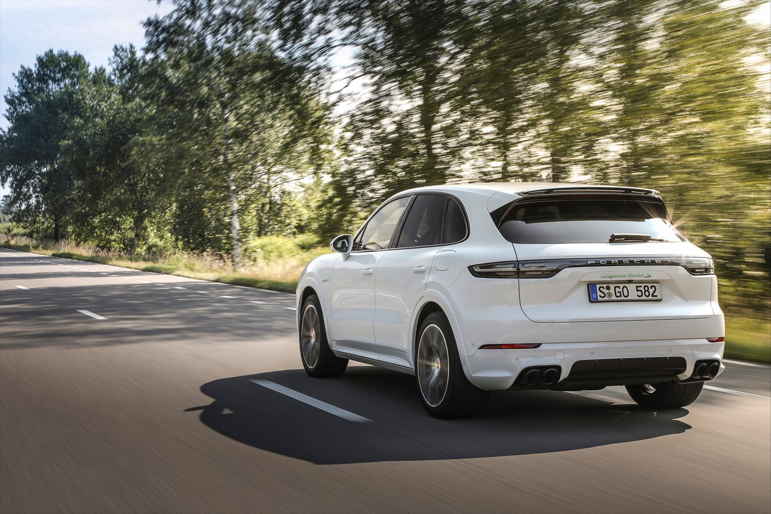 2020 porsche cayenne turbo s e hybrid delivers 670 hp electrified punch tseh 5