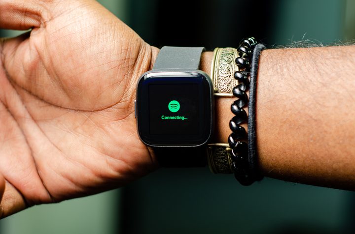 Fitbit Versa 2 spotify