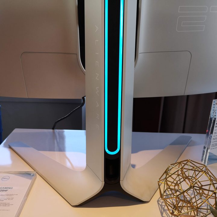 alienware gaming mouse keyboard monitor gamescom 2019 stadium lighting on rear of