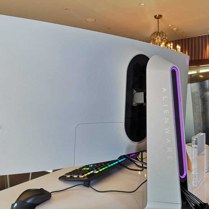 alienware gaming mouse keyboard monitor gamescom 2019 rear of curved 34