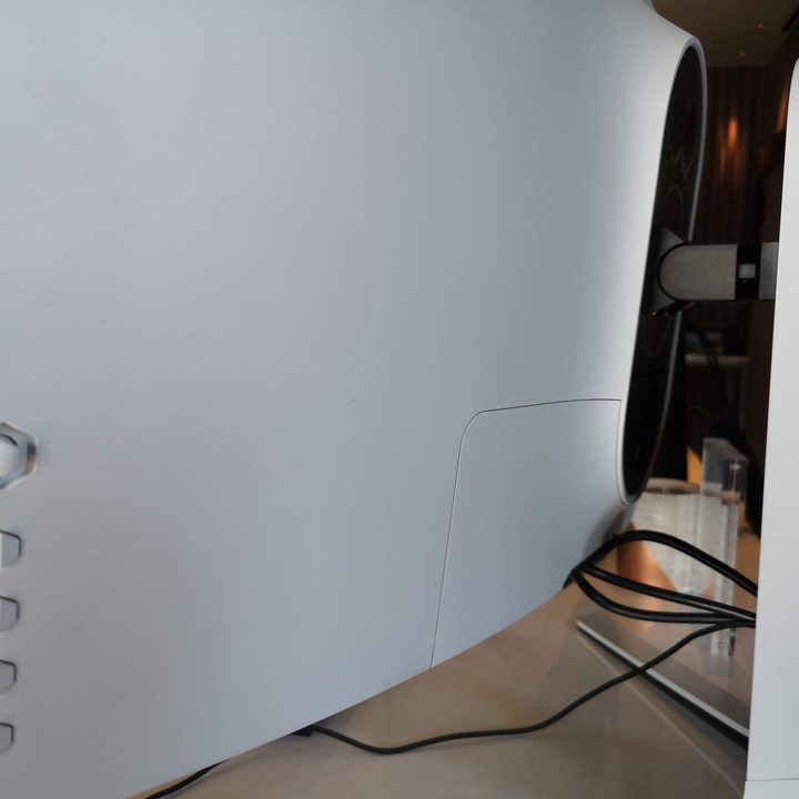 alienware gaming mouse keyboard monitor gamescom 2019 buttons on rear of curved 34
